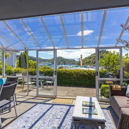 Seaview Apartment Picton Exterior photo